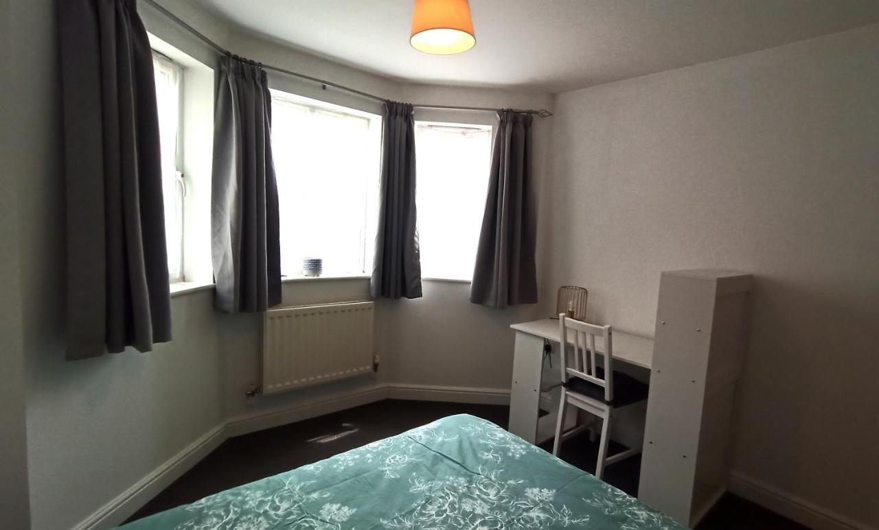 Bright, Chilled Ensuite Db Room In A Shared Flat! Лондон Екстер'єр фото